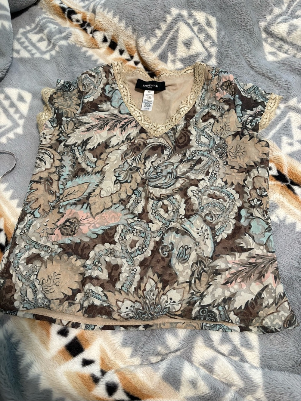 Jones New York Beige Floral Paisley V-Neck Blouse with Lace Trim